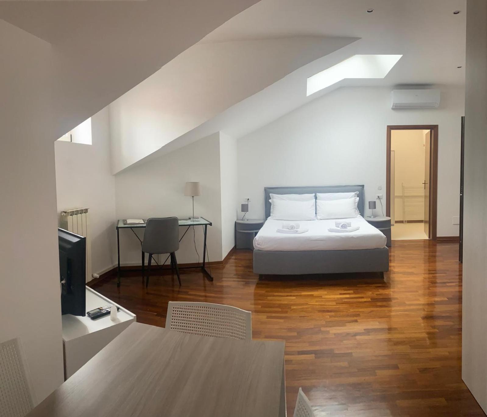 Palazzo Venezian 5 Apartment Trieste Bagian luar foto