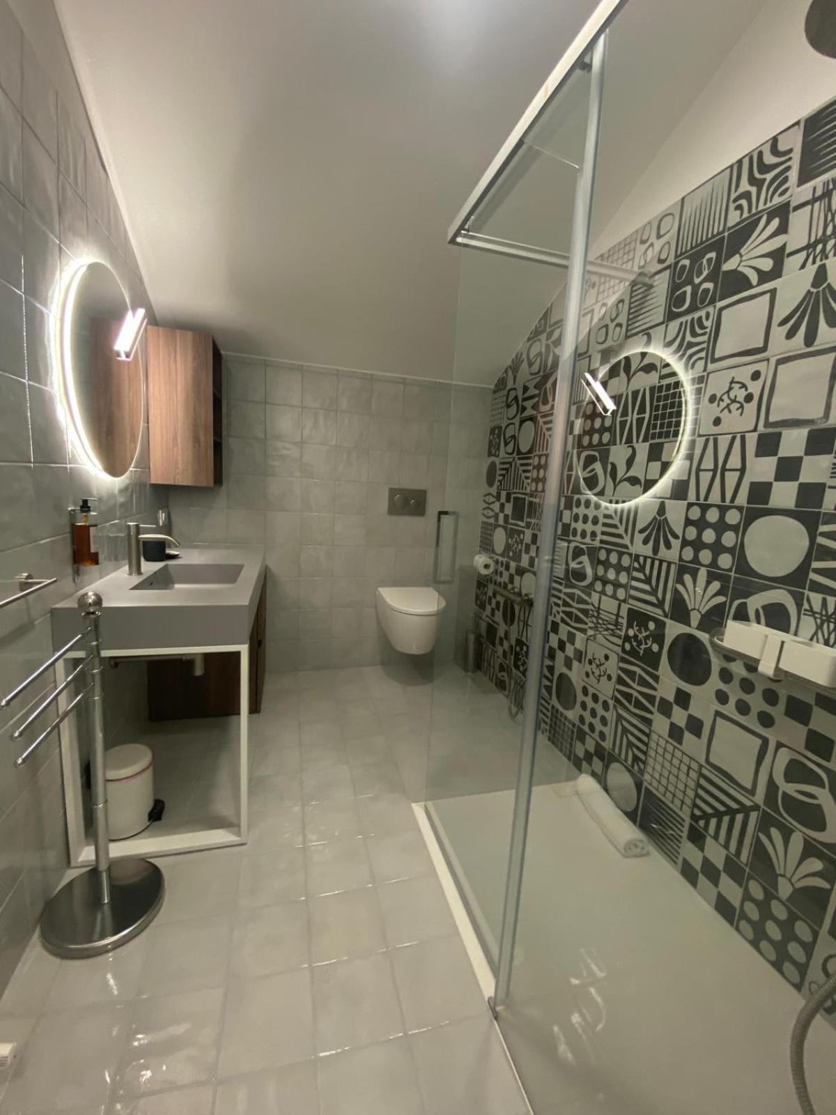Palazzo Venezian 5 Apartment Trieste Bagian luar foto